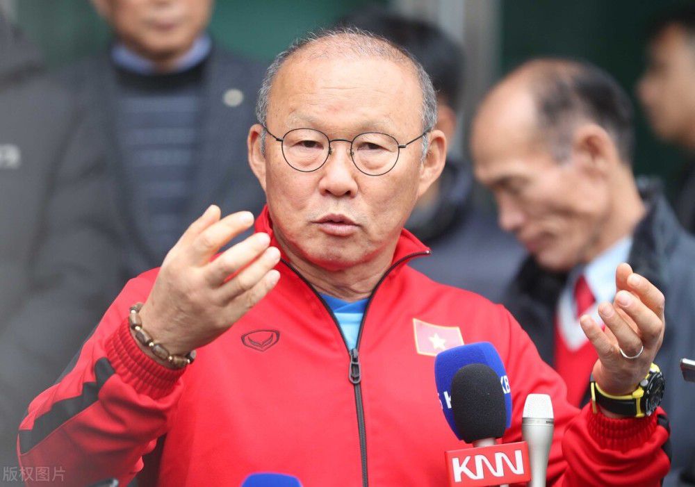 扮演芭芭拉的柏林影后尼娜霍斯，有张即便若无其事也能表述故事的脸，即使心里冲突到白热化，她也能用安静的表象压抑住，她精确地塑造了那位被差人监督的心中经营着往西德和爱人相聚的苦闷女人，而这个女人于小村落从医的履历又暗暗对她实行着莫可名状的影响。